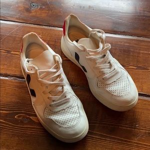Veja V-10 sneaker